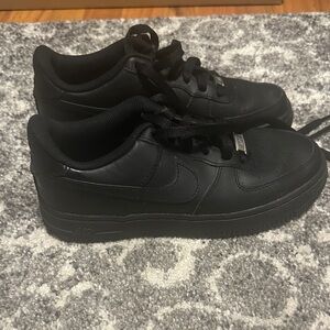 Nike Kids All-Black Sneakers Air Force 1